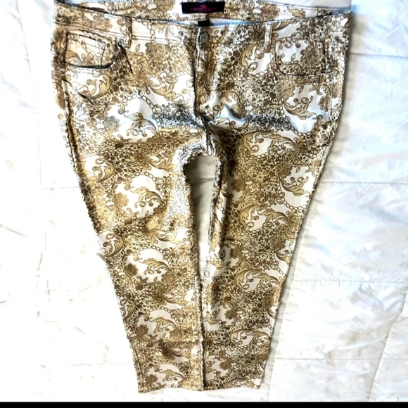 Almost Famous Jeans Size 22 Skinny Leg Fit NWOT - Picture 3 of 14